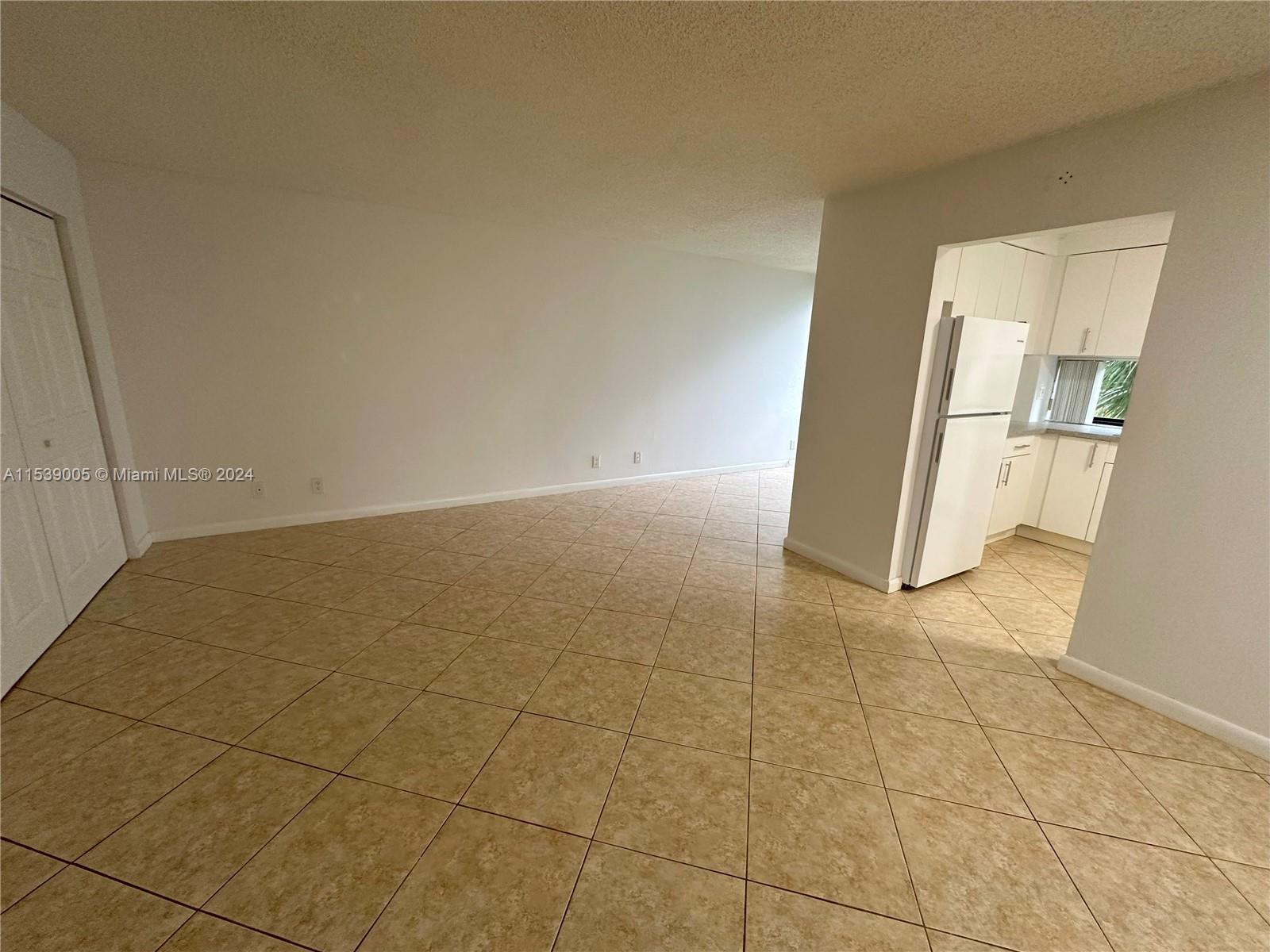 17021 N Bay Rd 320-4 Property Photo 5