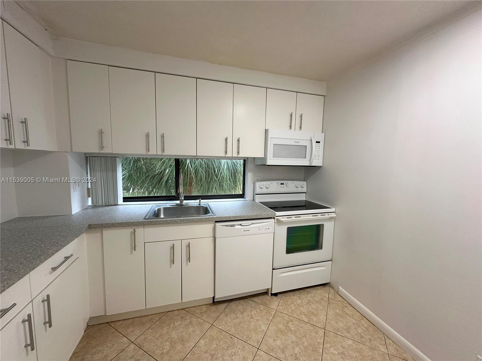 17021 N Bay Rd 320-4 Property Photo 7