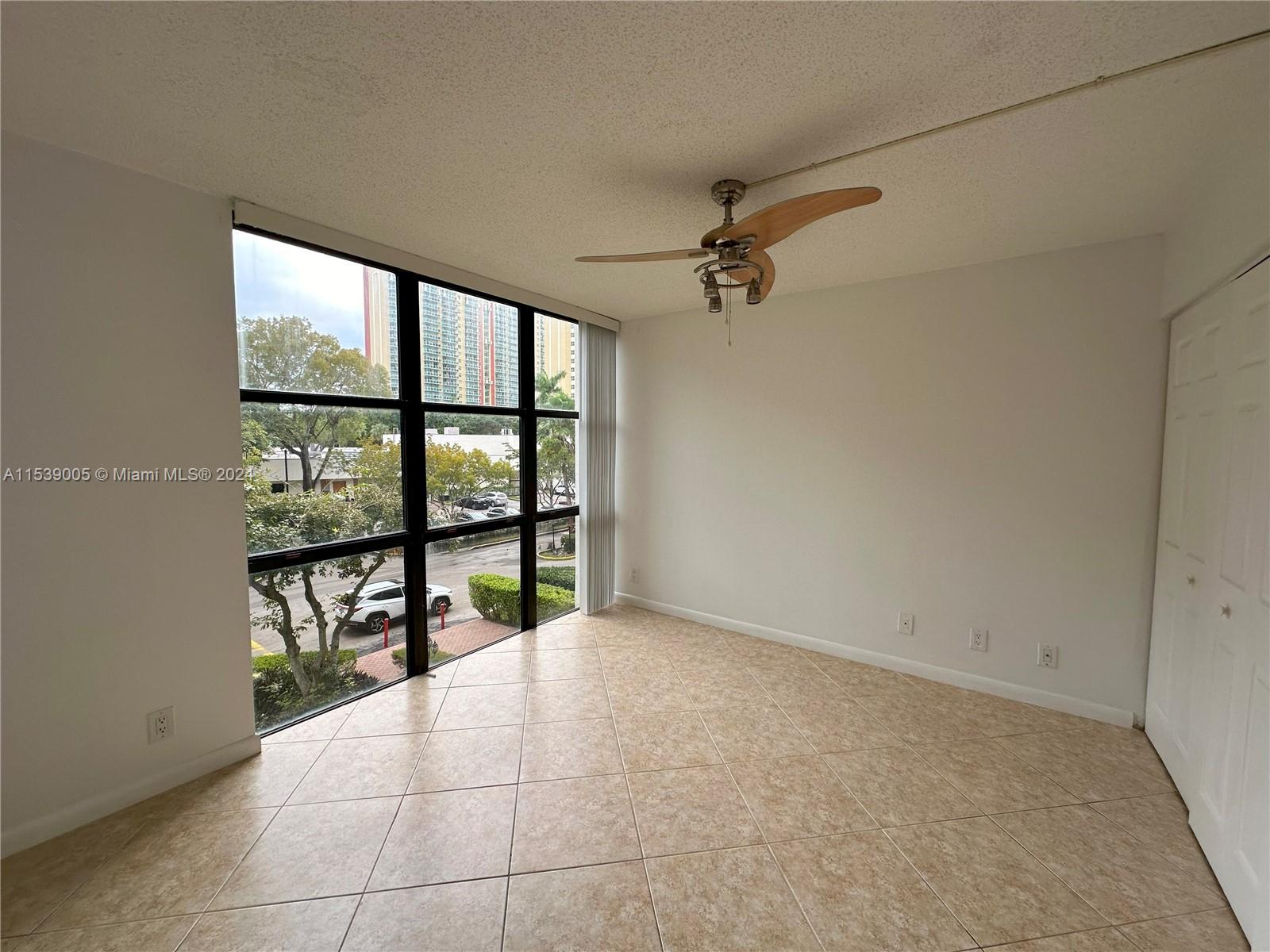 17021 N Bay Rd 320-4 Property Photo 8