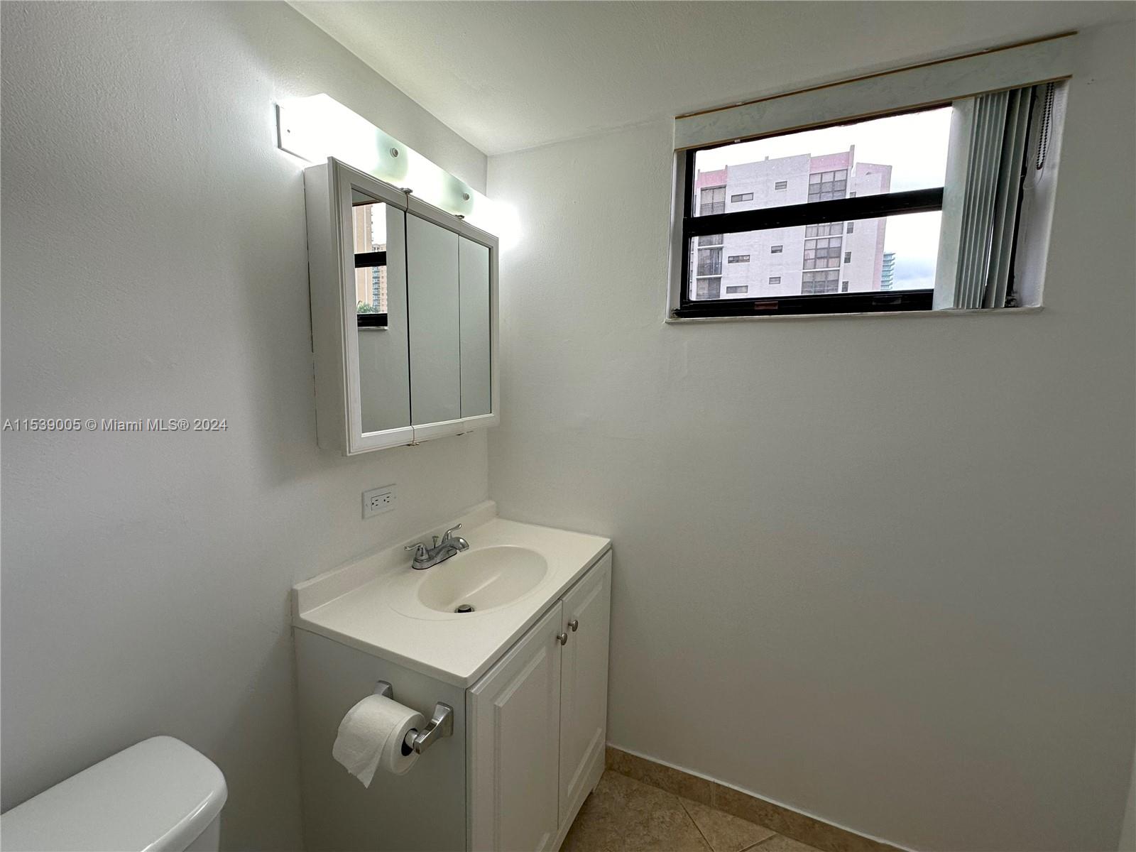 17021 N Bay Rd 320-4 Property Photo 14
