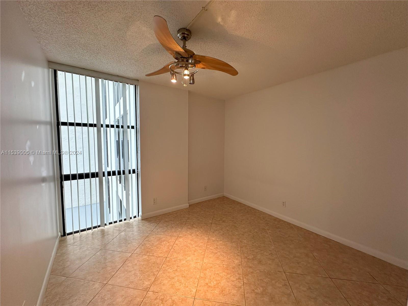 17021 N Bay Rd 320-4 Property Photo 16