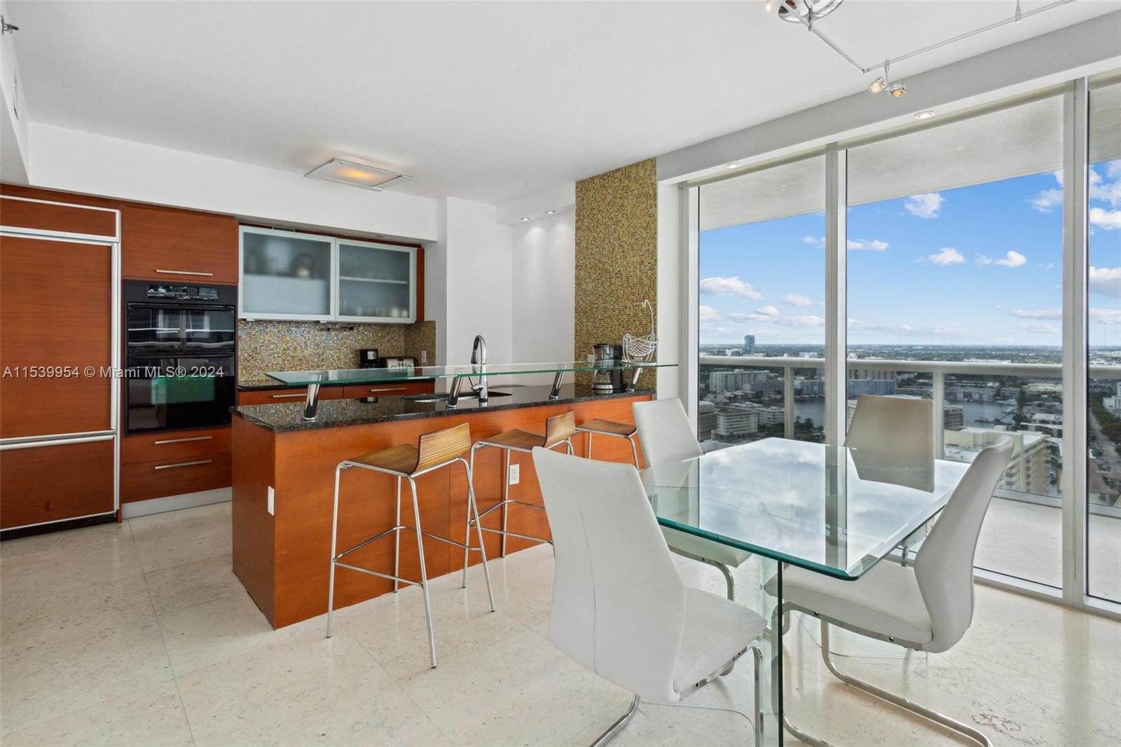1830 S Ocean Dr Property Photo 6
