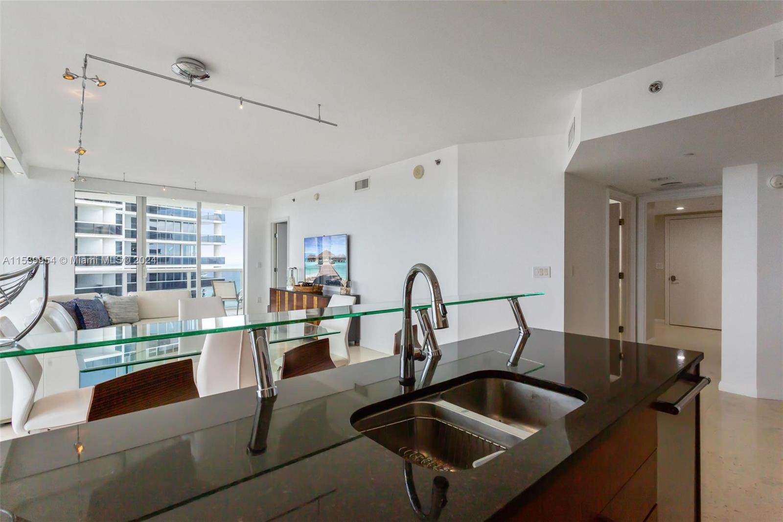 1830 S Ocean Dr Property Photo 8