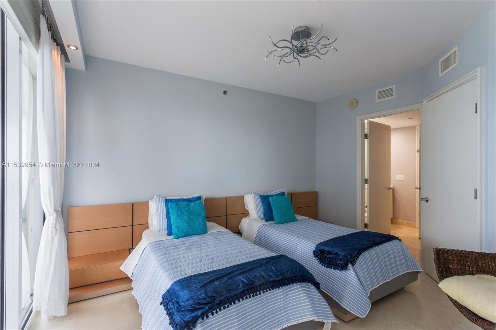 1830 S Ocean Dr Property Photo 13