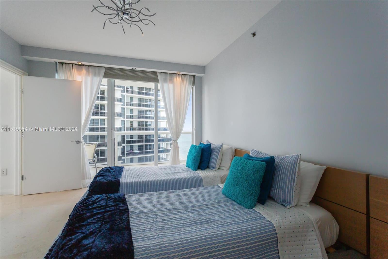 1830 S Ocean Dr Property Photo 15