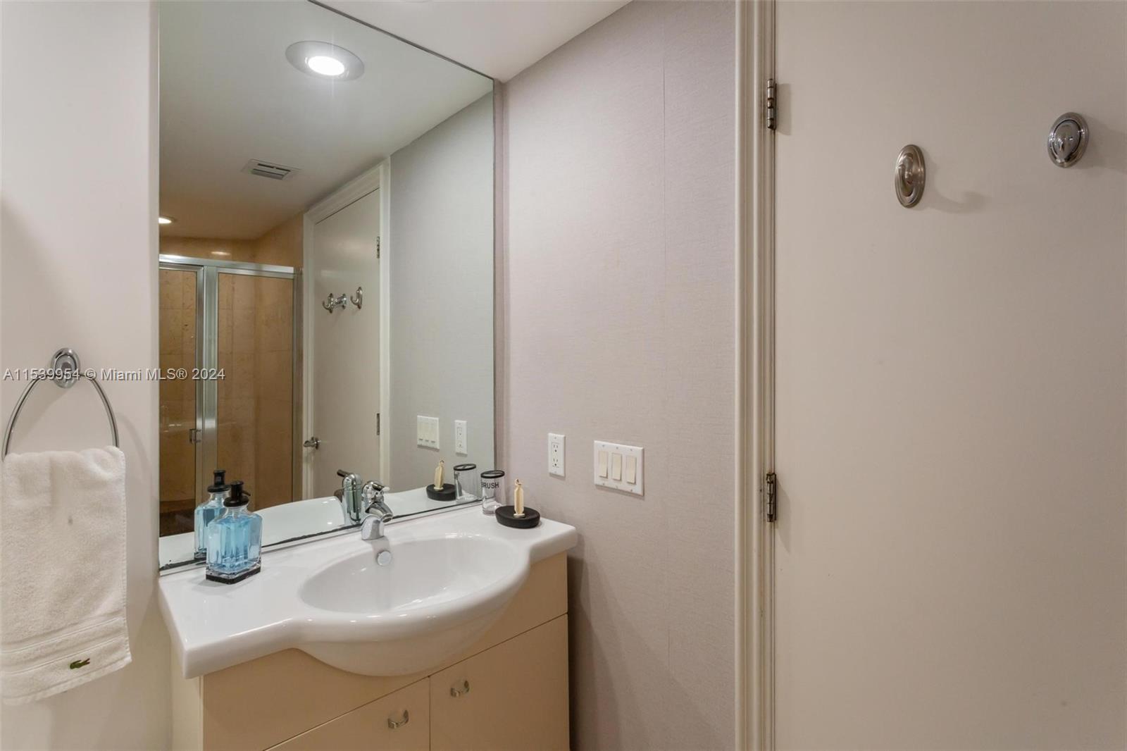 1830 S Ocean Dr Property Photo 16