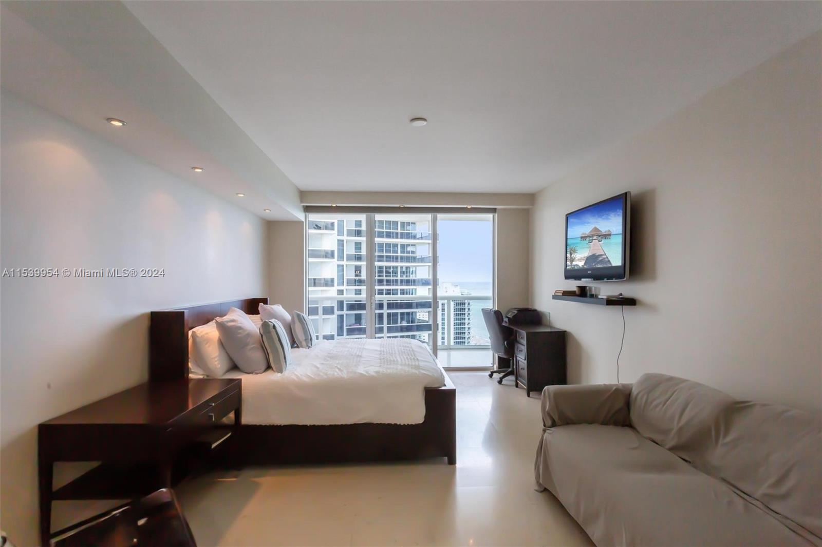 1830 S Ocean Dr Property Photo 19