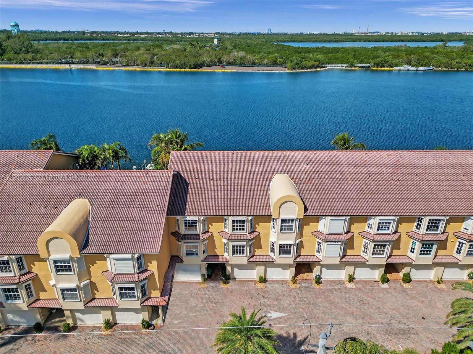 4212 N Ocean Dr Property Photo 1