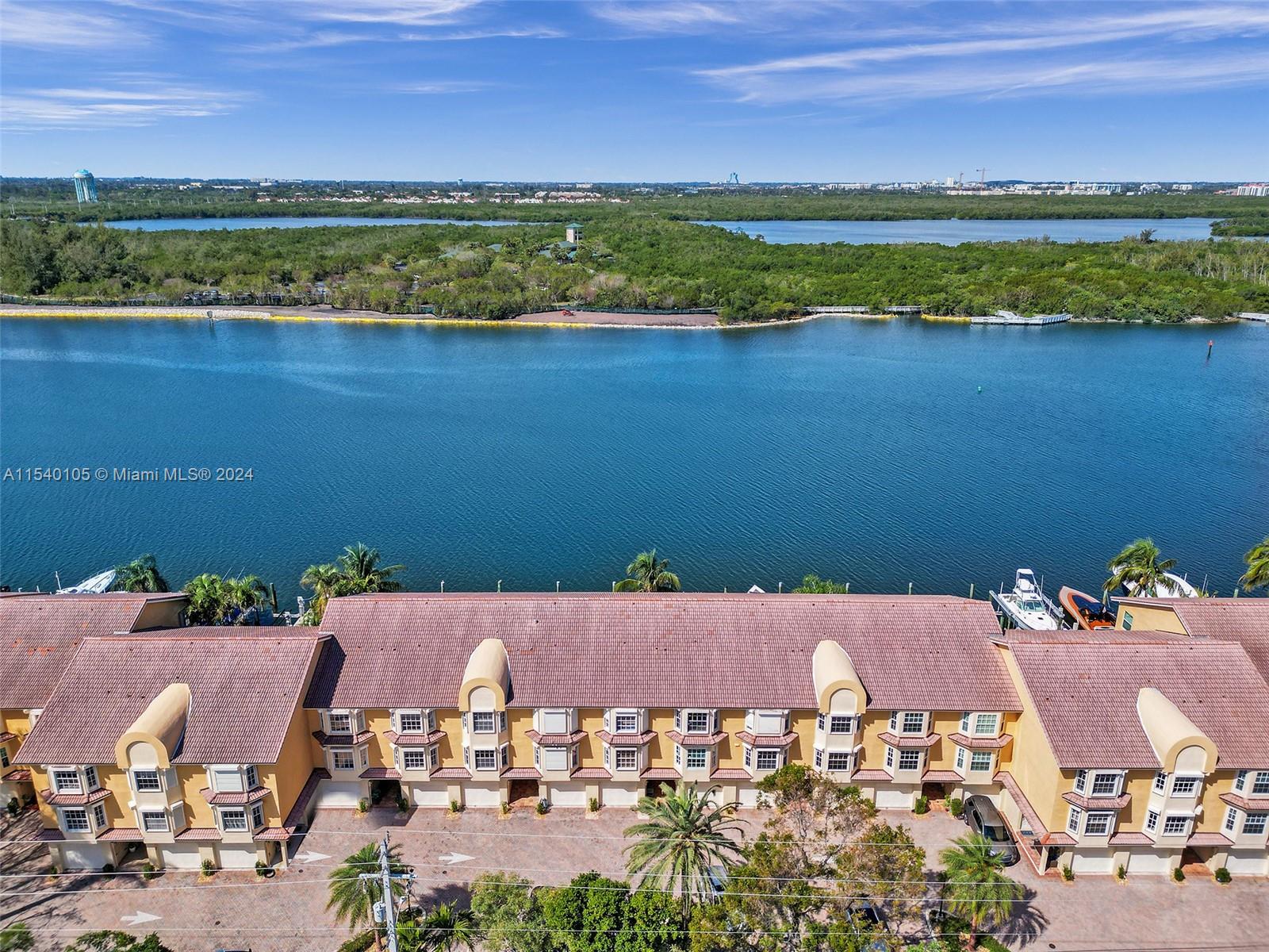 4212 N Ocean Dr Property Photo 3