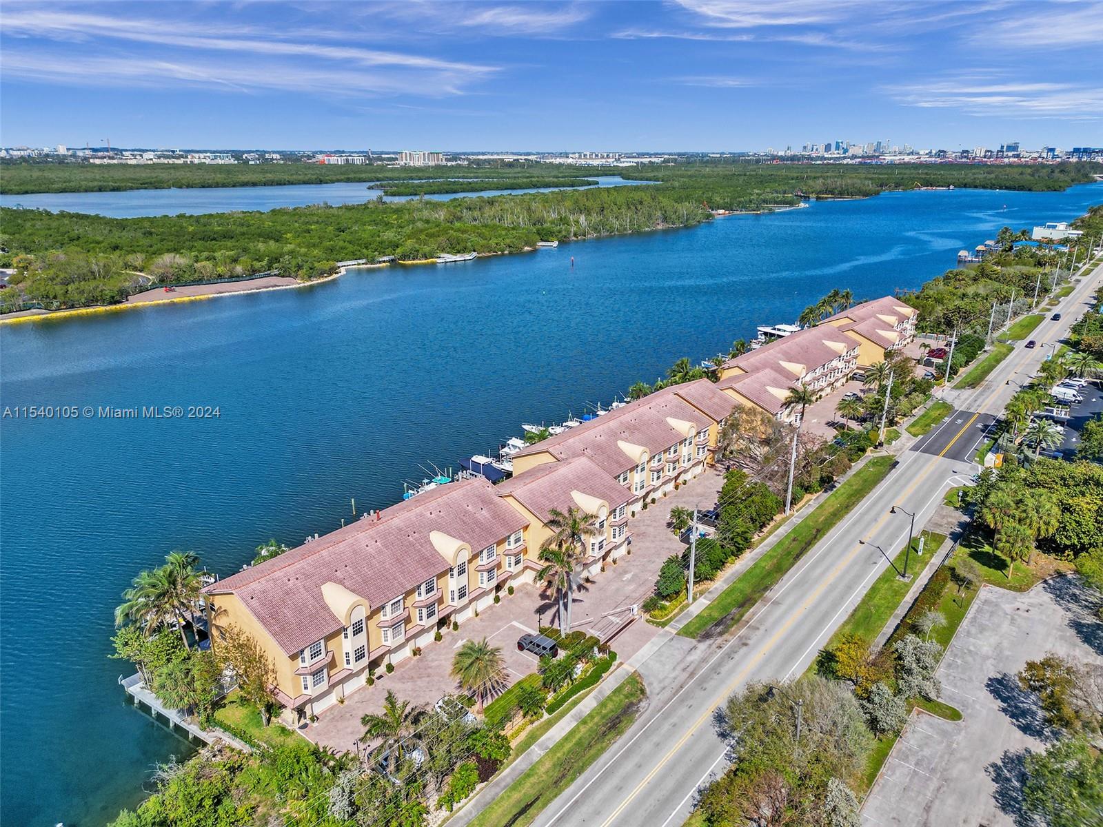 4212 N Ocean Dr Property Photo 4