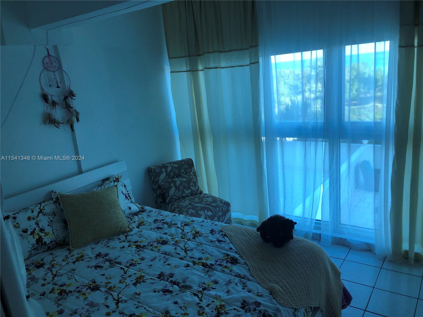 5445 Collins Ave Th2 Property Photo 2