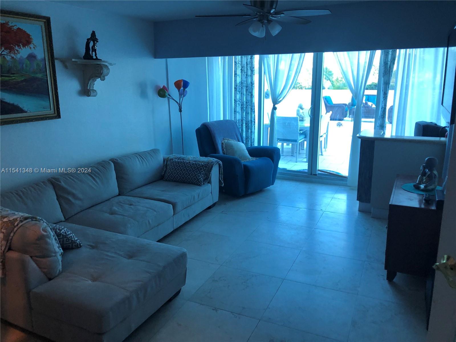 5445 Collins Ave Th2 Property Photo 4