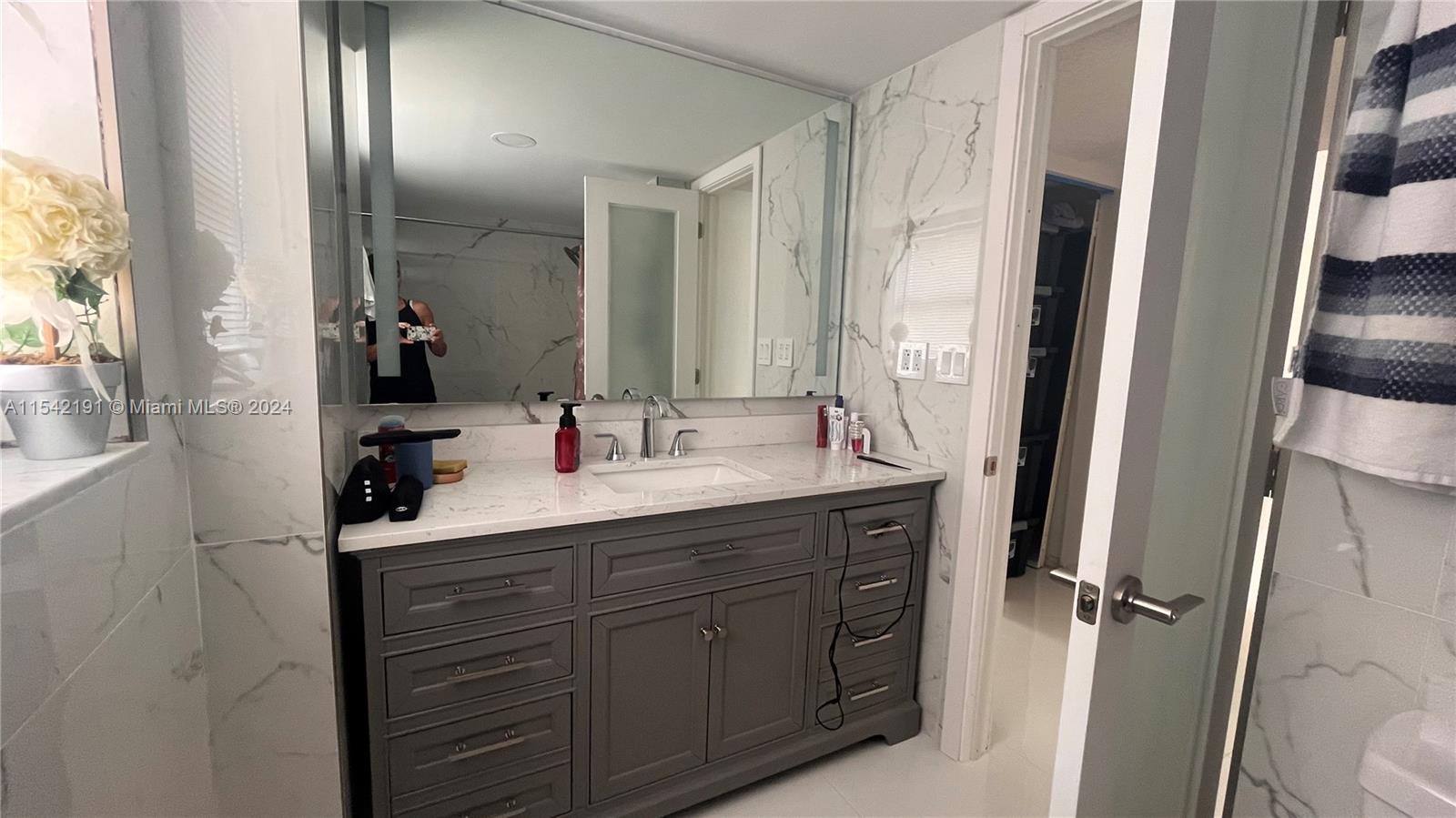 1865 S Ocean Dr 4f Property Photo 19