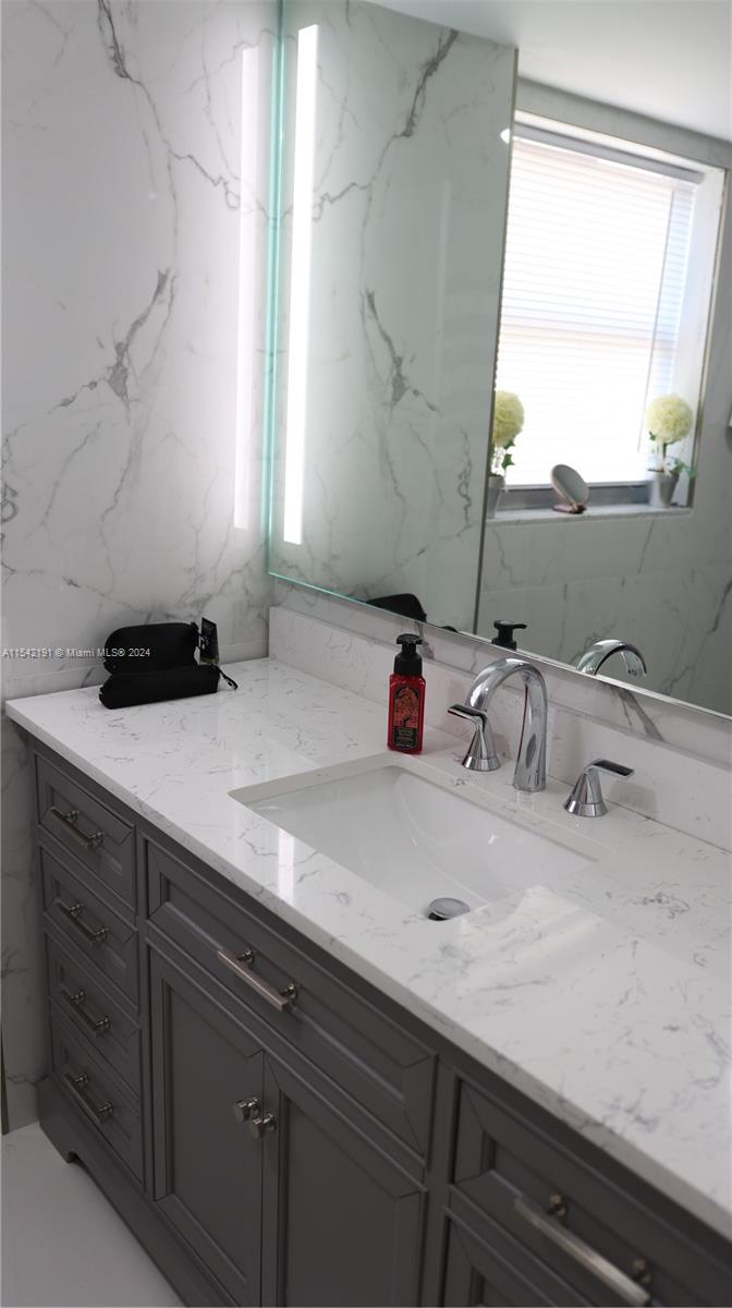 1865 S Ocean Dr 4f Property Photo 21