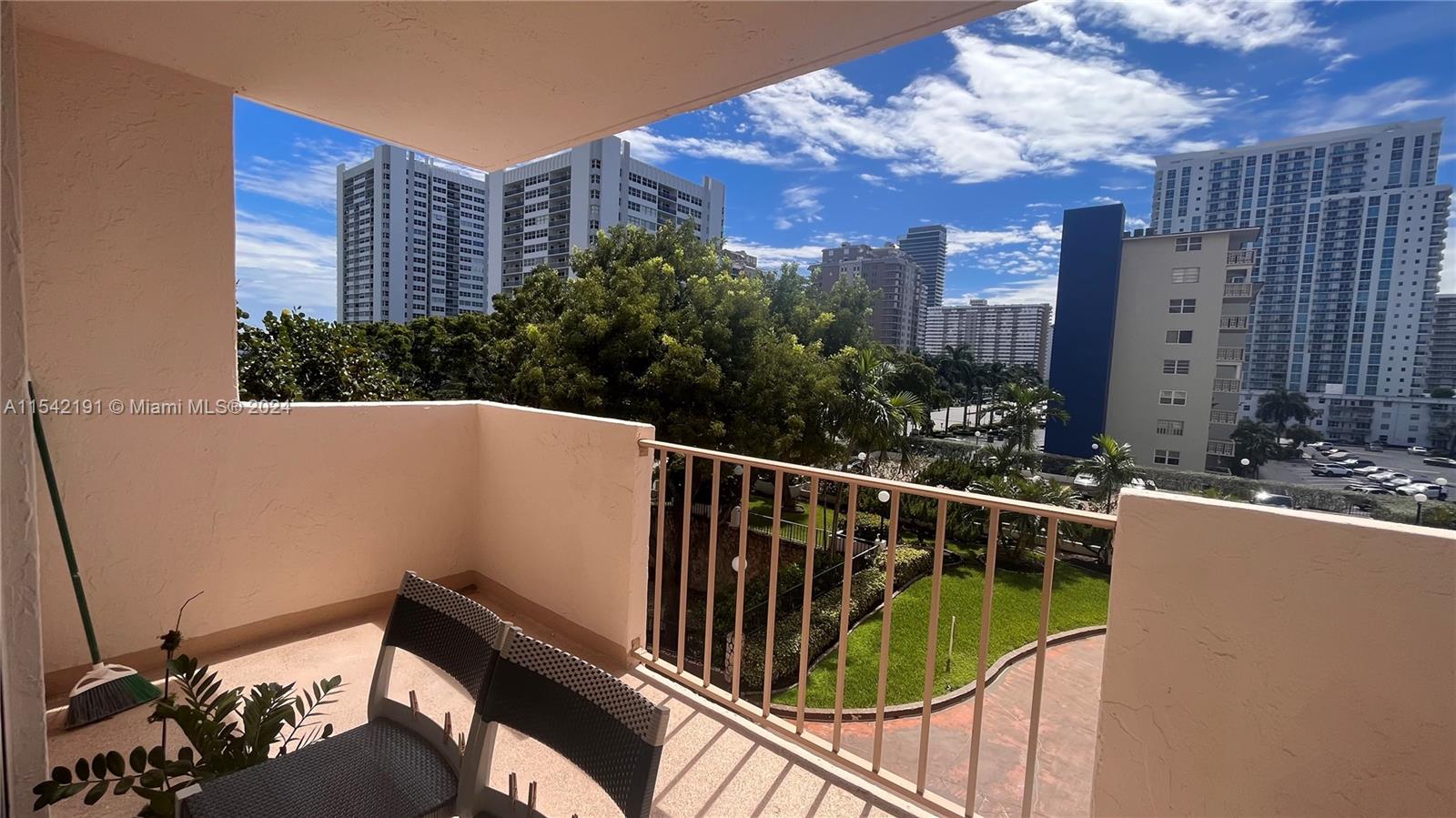 1865 S Ocean Dr 4f Property Photo 27