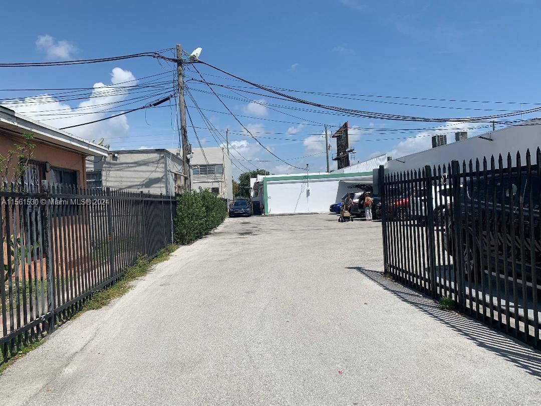 1772 W Flagler St Property Photo 10