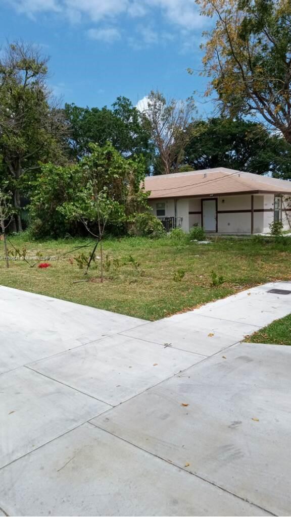 1841 Nw 70th St Property Photo 5