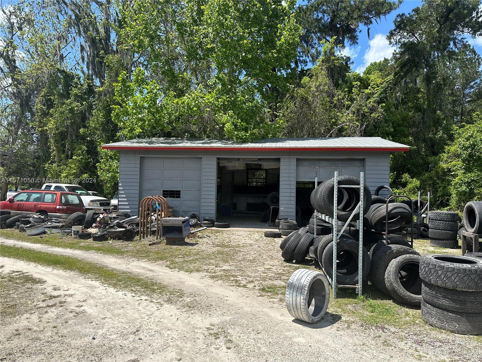 1100 N Marion Property Photo 6