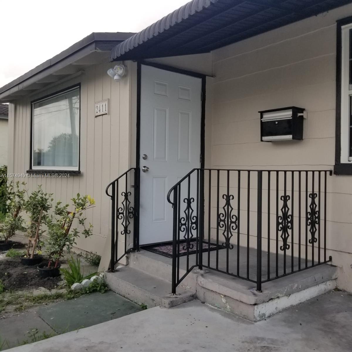 2411 Johnson St Property Photo 1