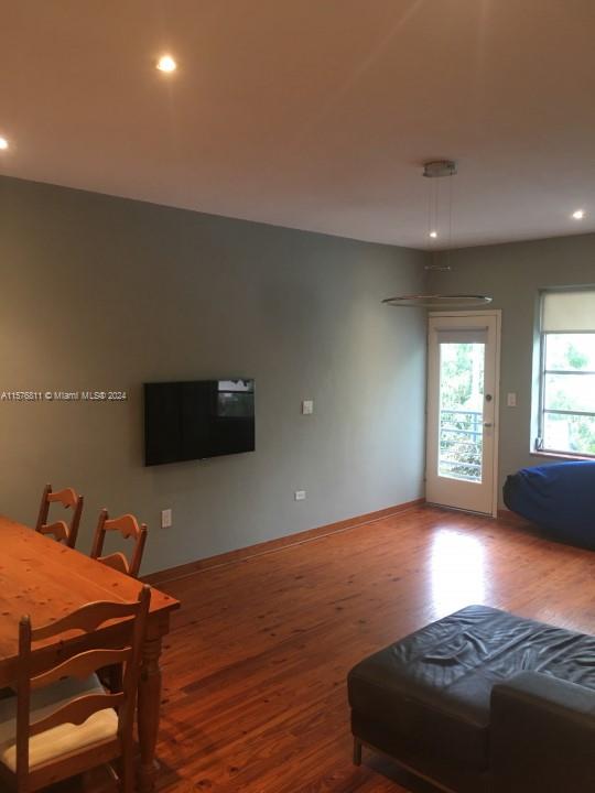 4720 Pine Tree Dr 17 Property Photo 1