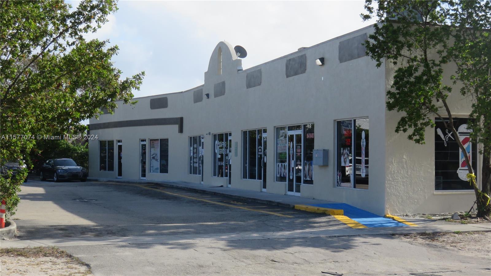 1941 N Dixie Hwy Property Photo 1