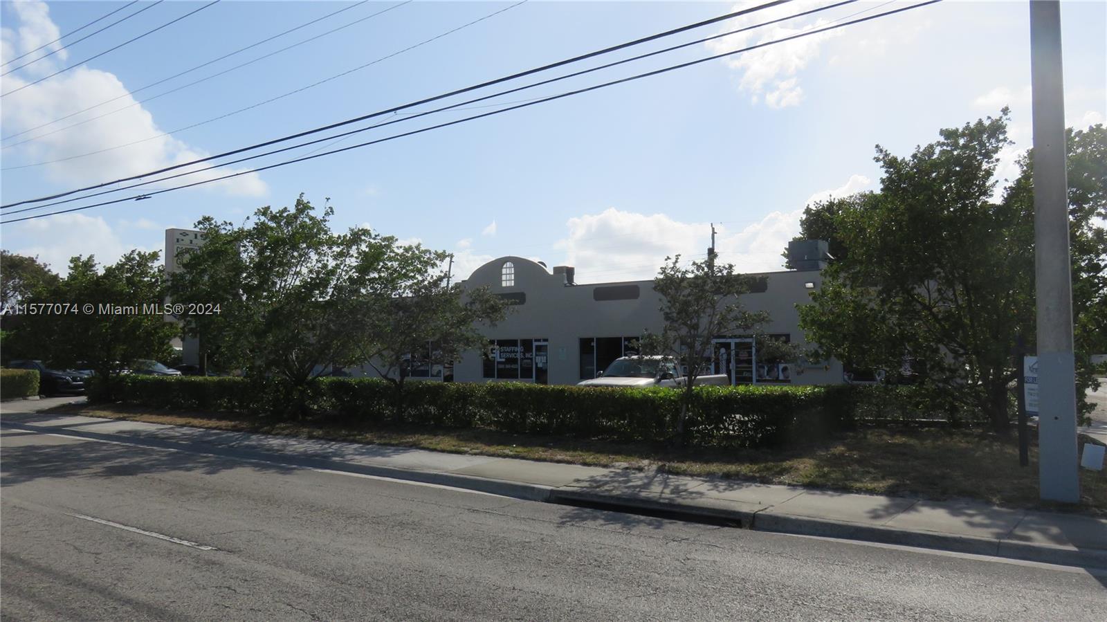 1941 N Dixie Hwy Property Photo 4