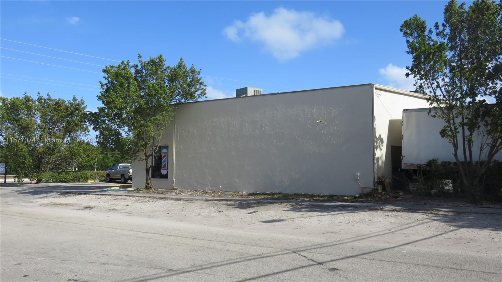 1941 N Dixie Hwy Property Photo 8