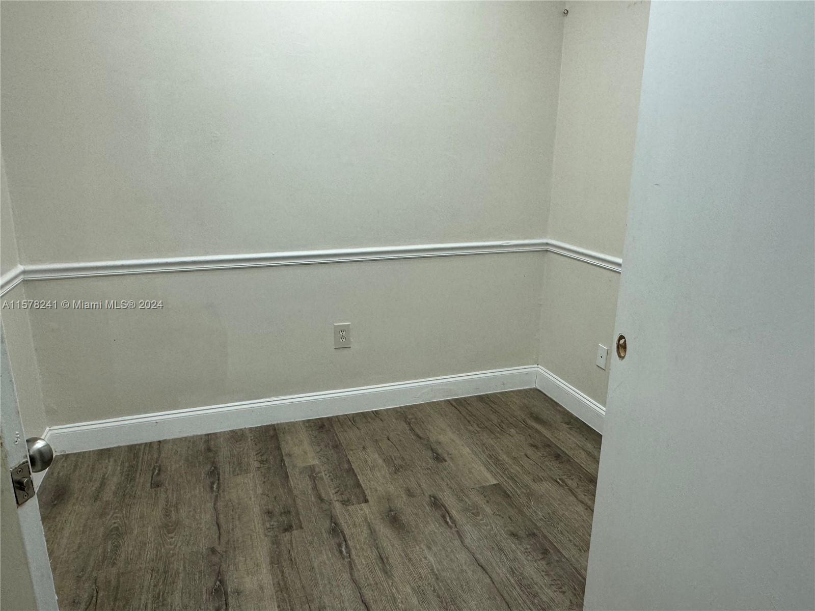 5445 Collins Ave Cu4 Property Photo 12
