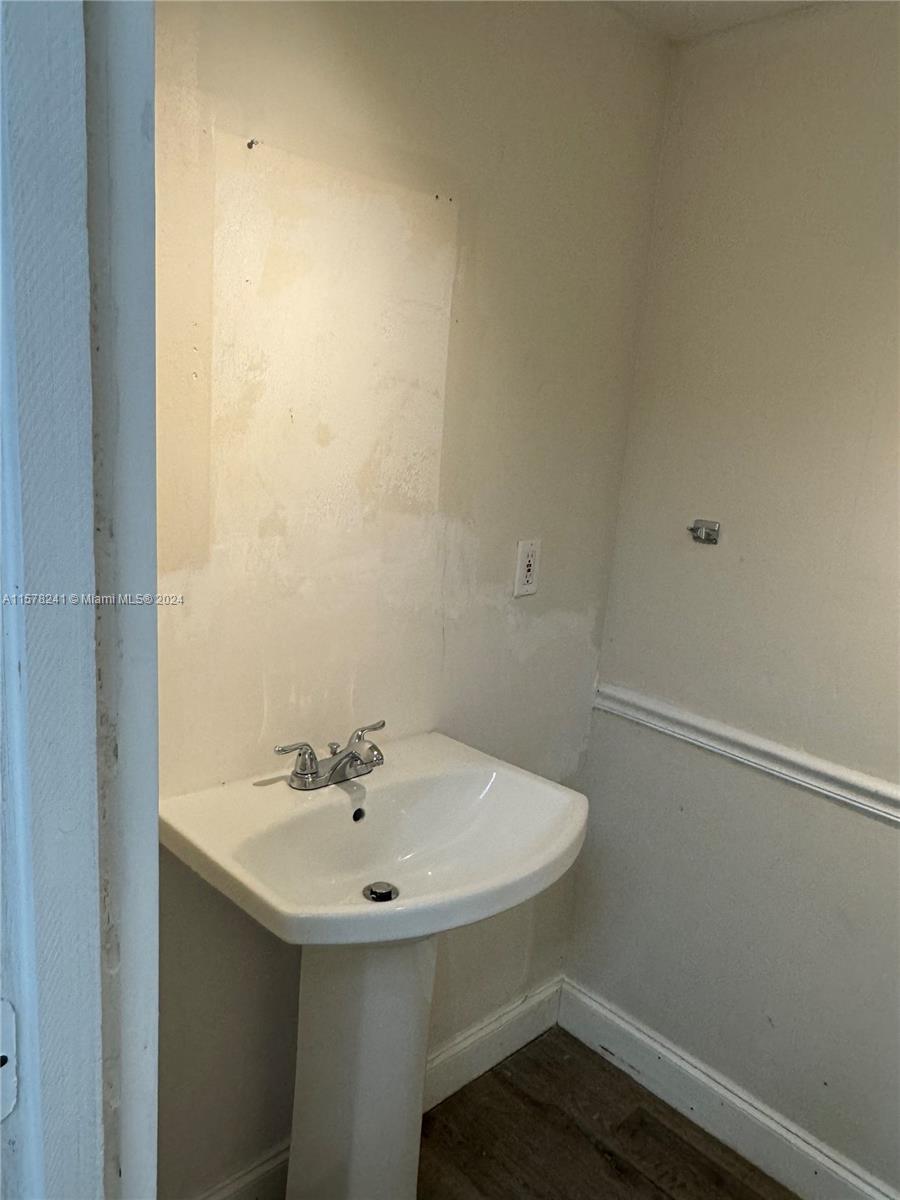 5445 Collins Ave Cu4 Property Photo 13