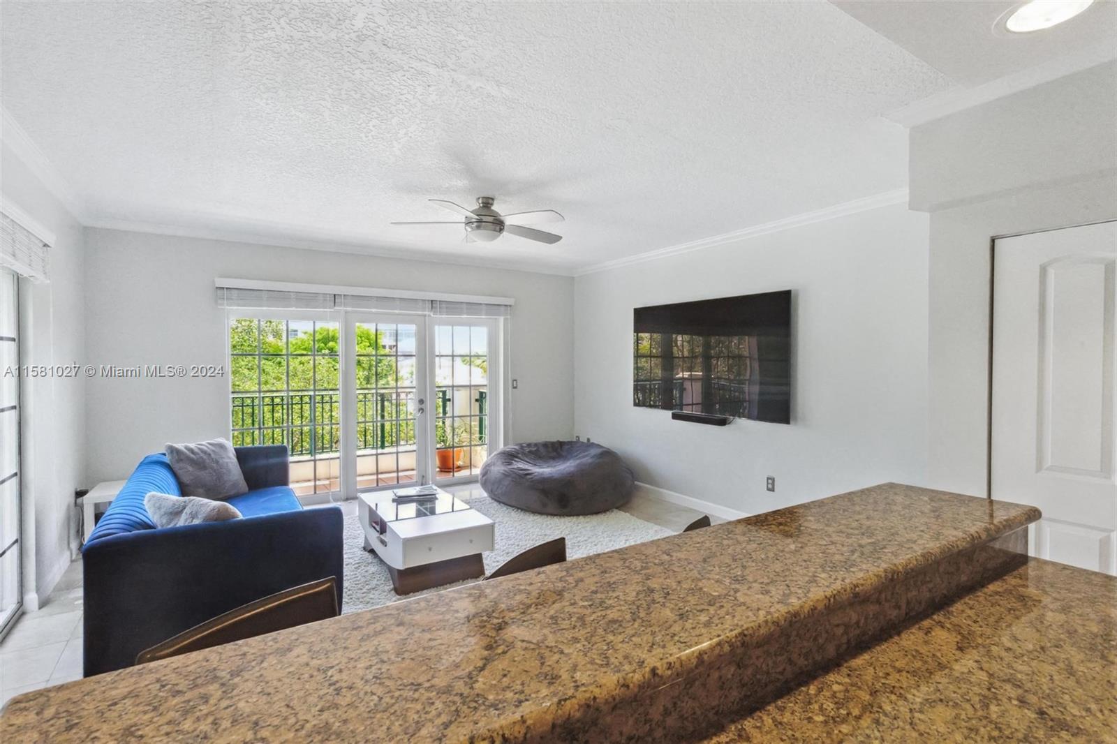 300 Euclid Ave 206 Property Photo 7