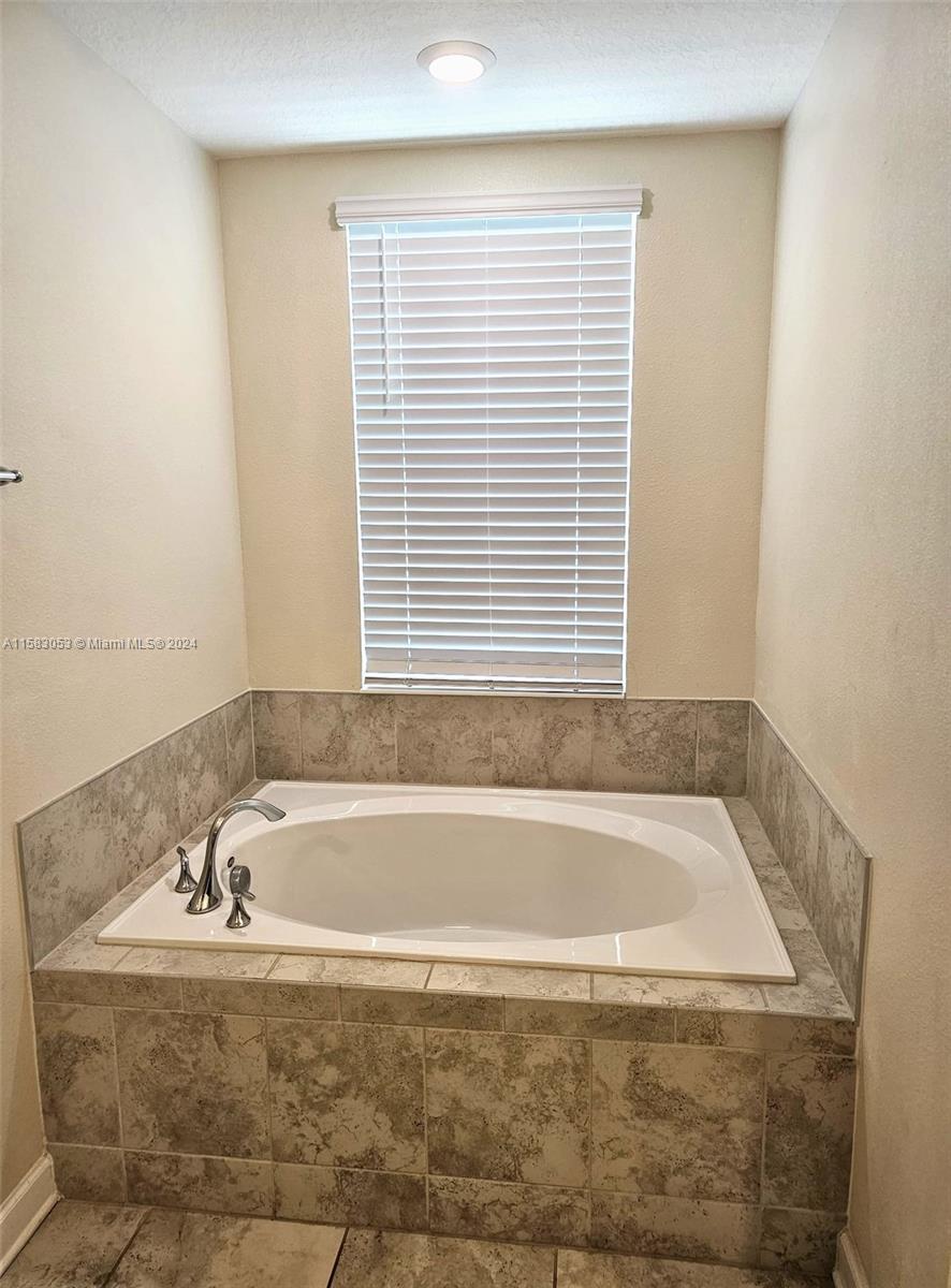 587 Ocean Course Ave 1602 Property Photo 14