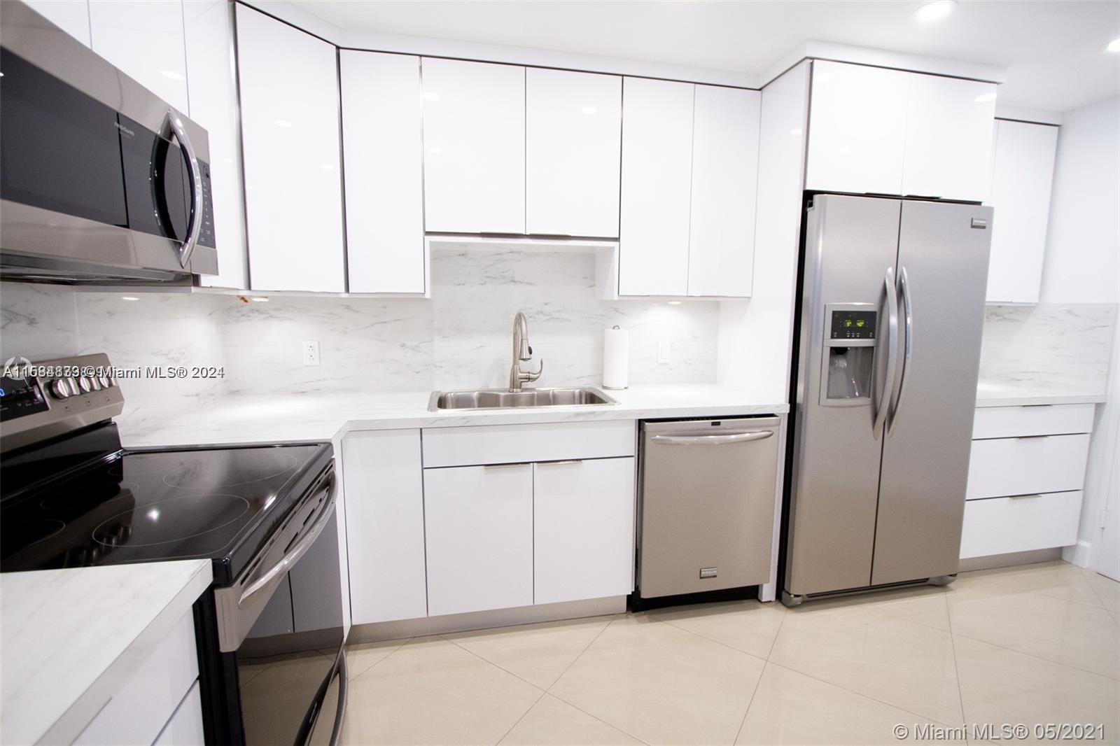 3801 S Ocean Dr Ph16s Property Photo 2