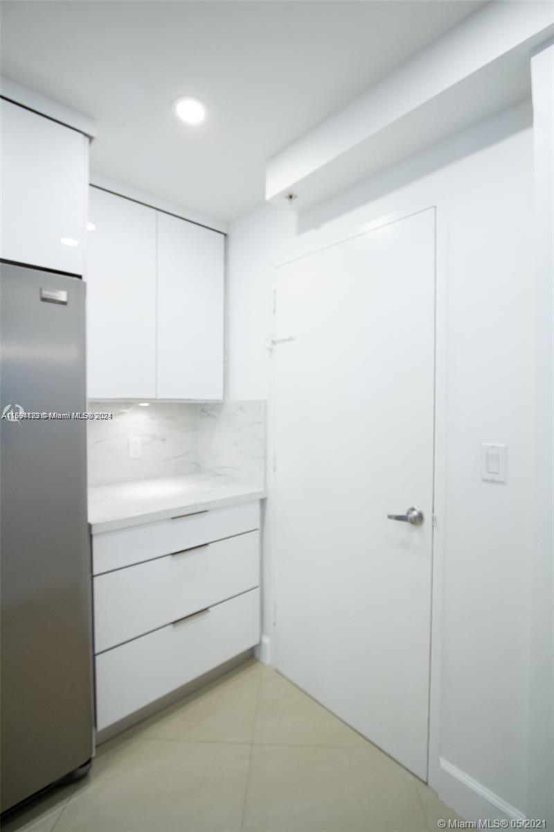 3801 S Ocean Dr Ph16s Property Photo 6