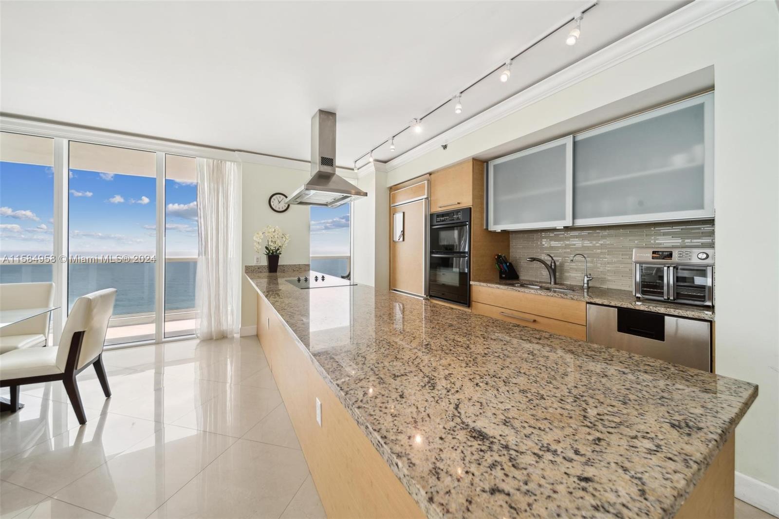 1830 S Ocean Dr 1701 Property Photo 20