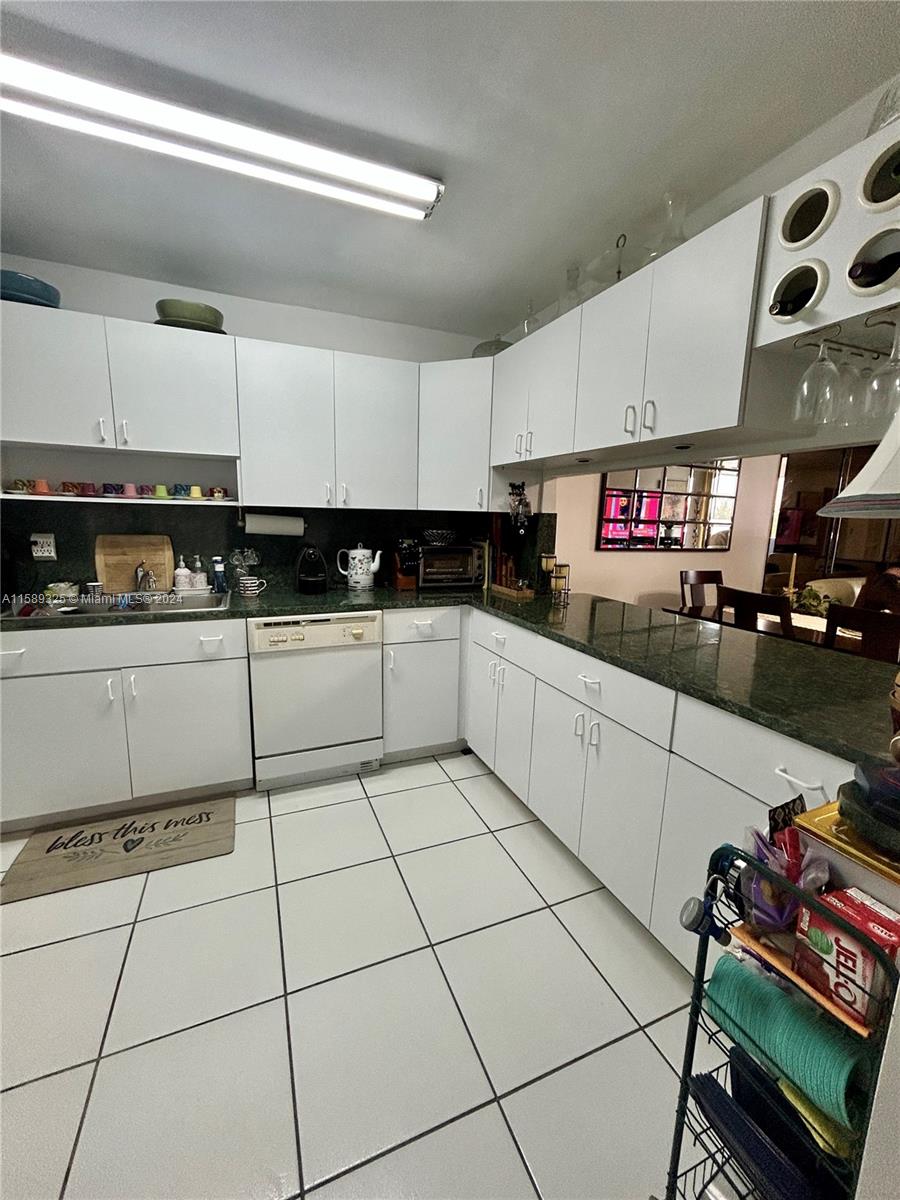 5050 Nw 7th St Ph1 Property Photo 6