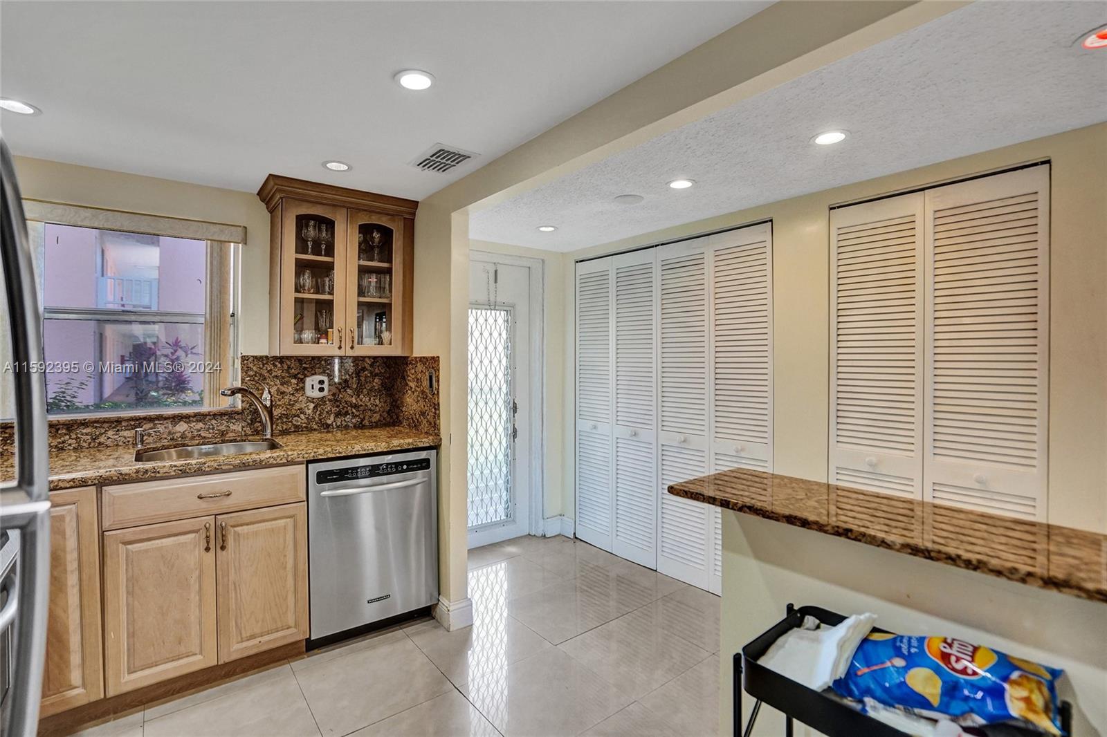 9440 Sunrise Lakes Blvd 111 Property Photo 4