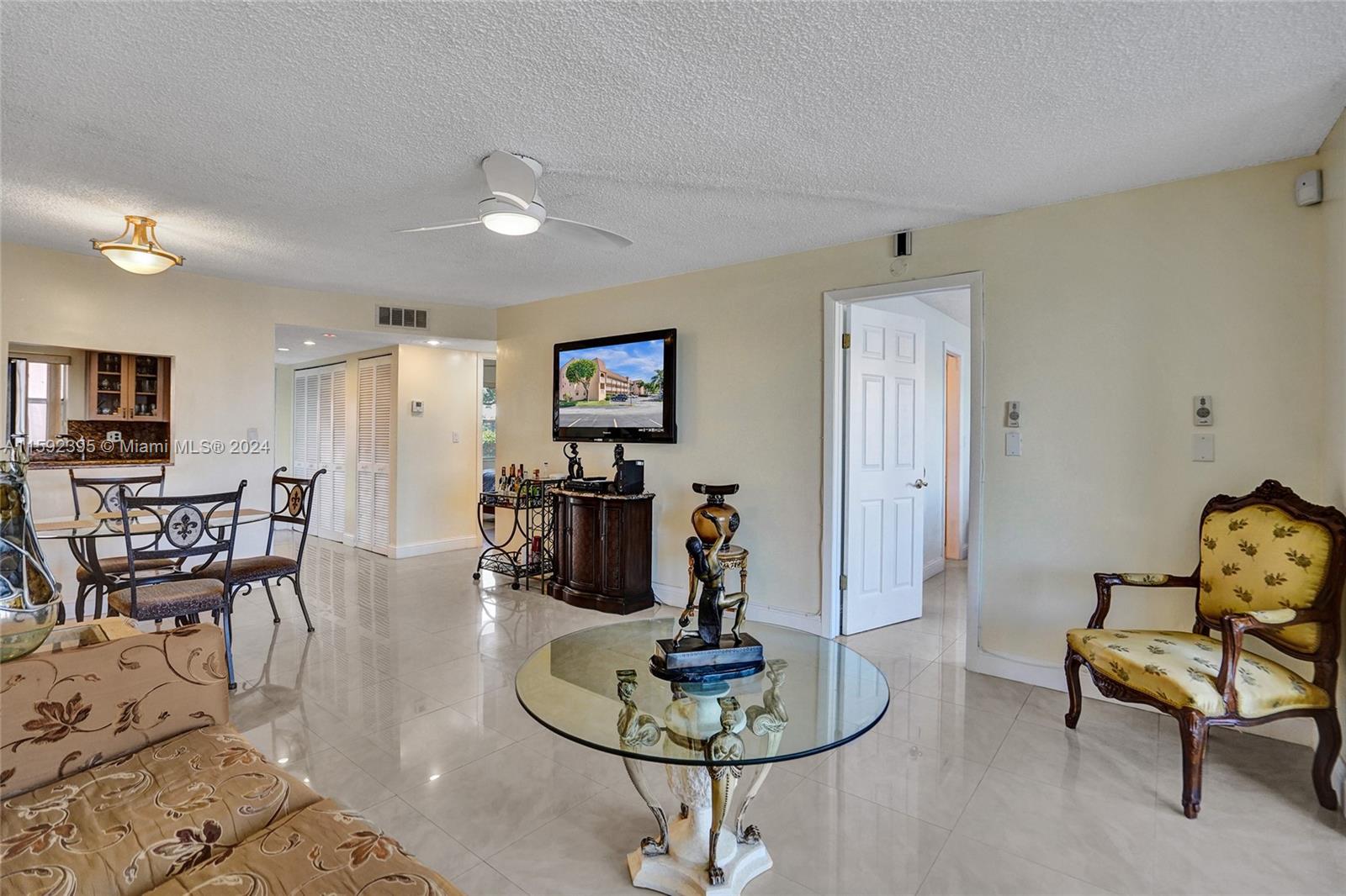 9440 Sunrise Lakes Blvd 111 Property Photo 13