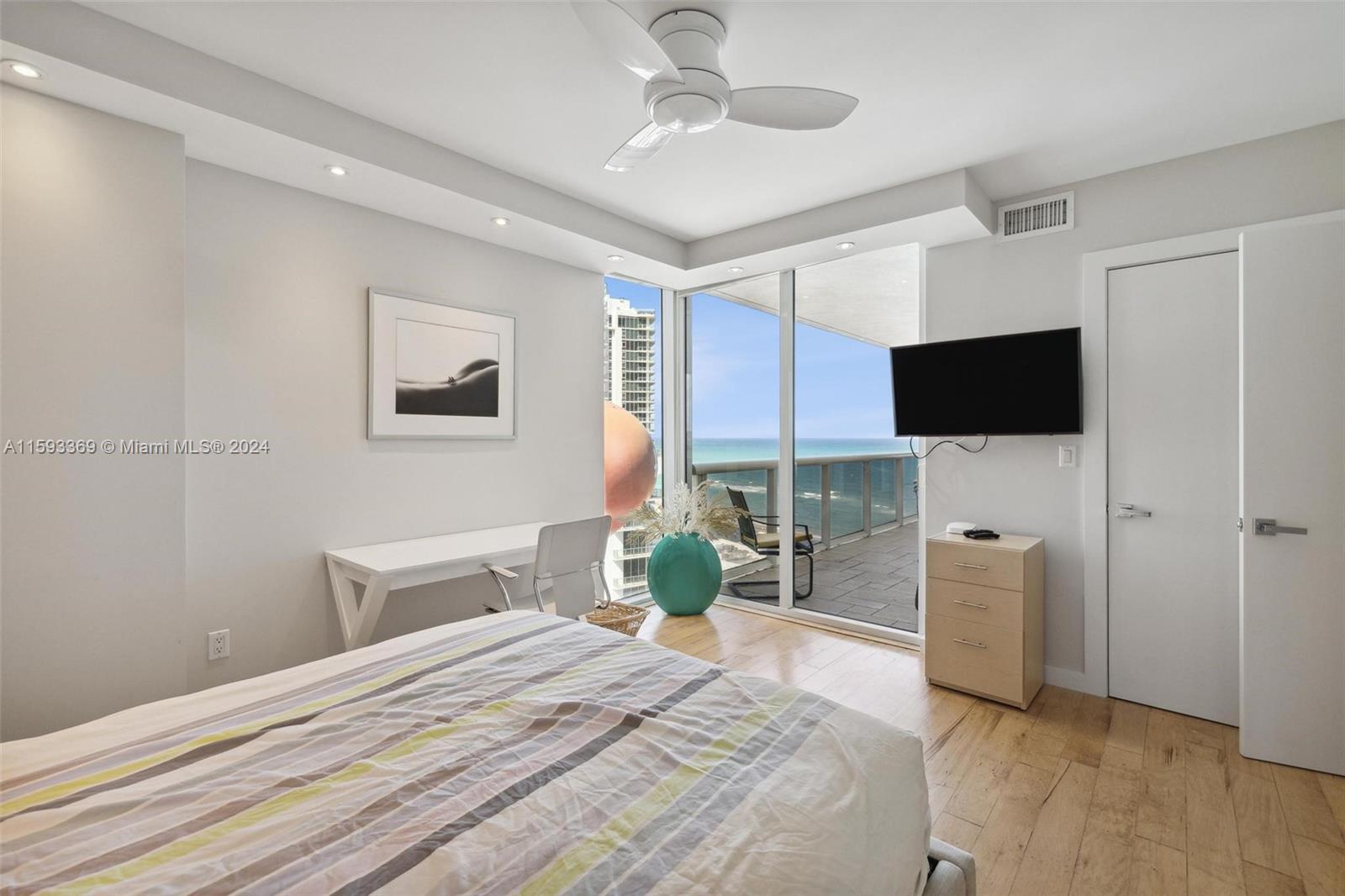 1800 S Ocean Dr 1401 Property Photo 18