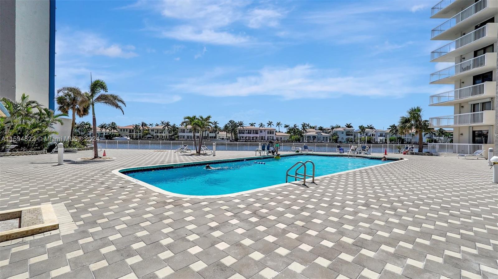 1500 S Ocean Dr 12h Property Photo 27