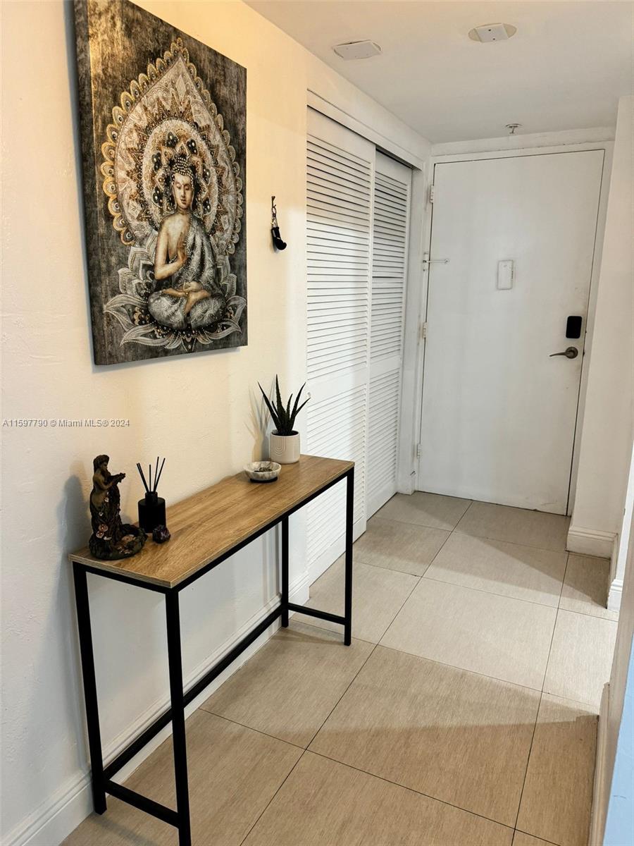 19370 Collins Ave 1117 Property Photo 2