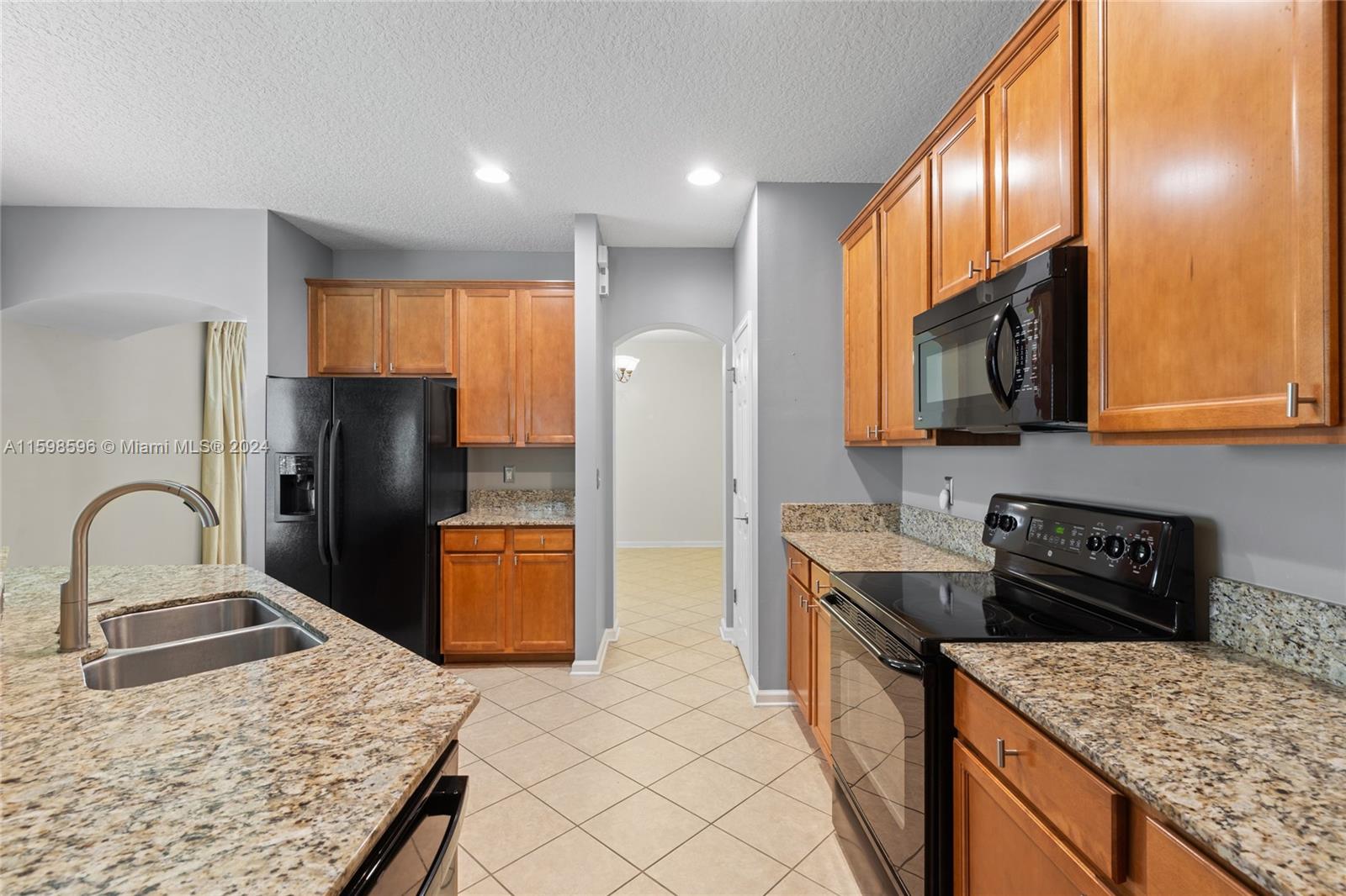 308 Silver Glen Property Photo 5
