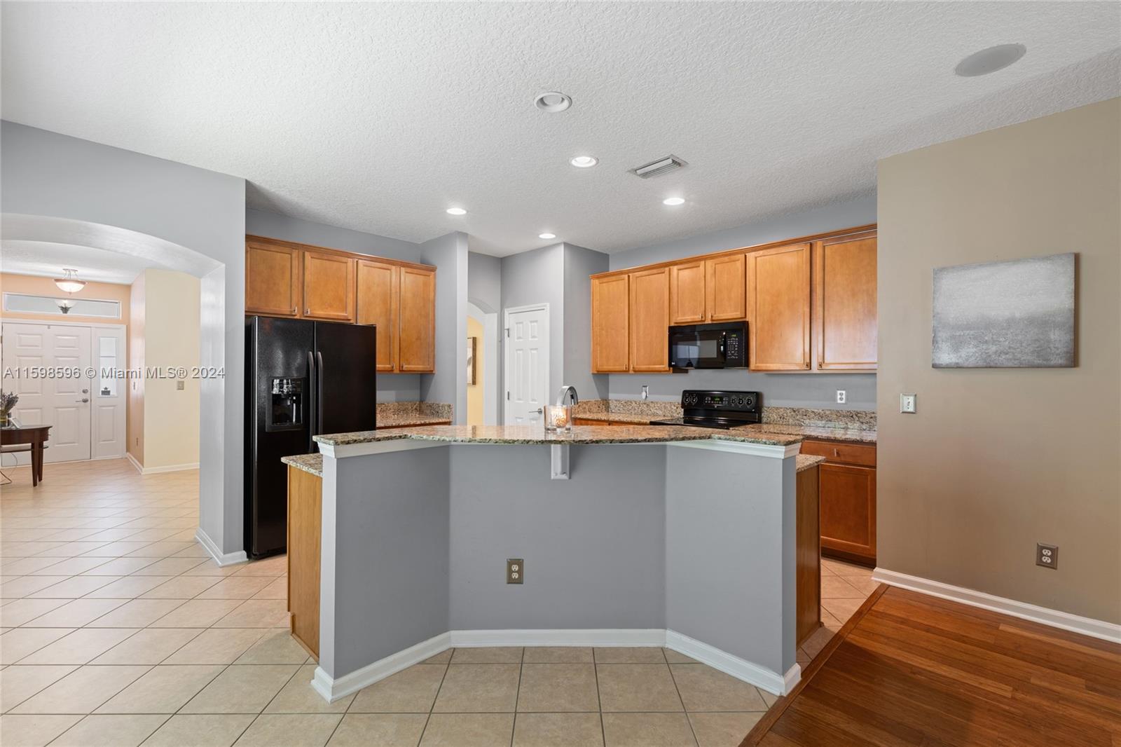308 Silver Glen Property Photo 6