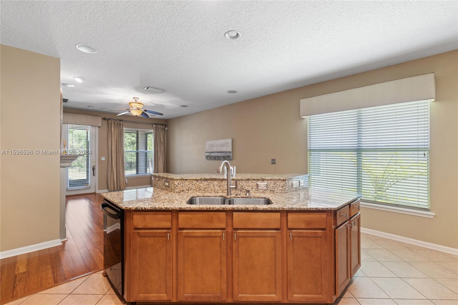 308 Silver Glen Property Photo 7