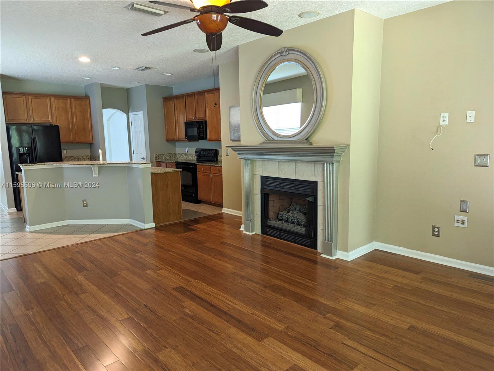 308 Silver Glen Property Photo 8
