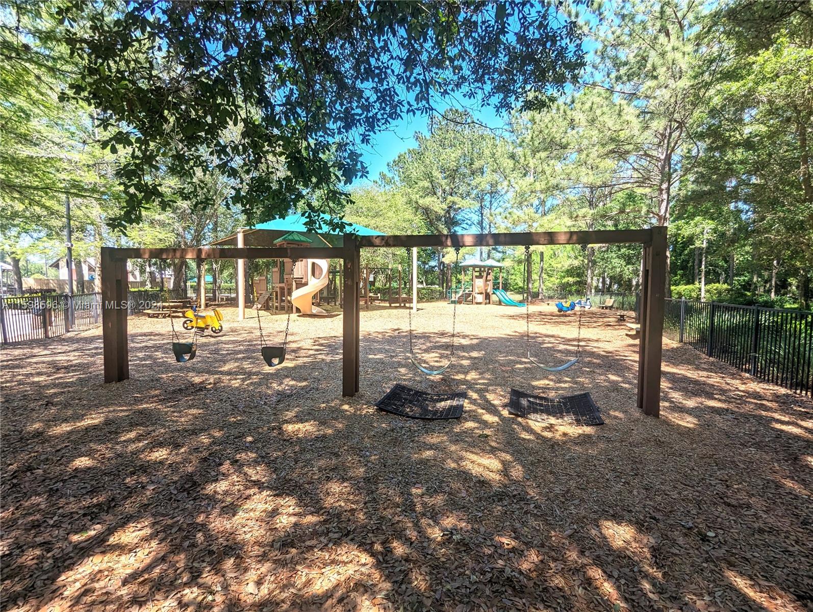 308 Silver Glen Property Photo 36
