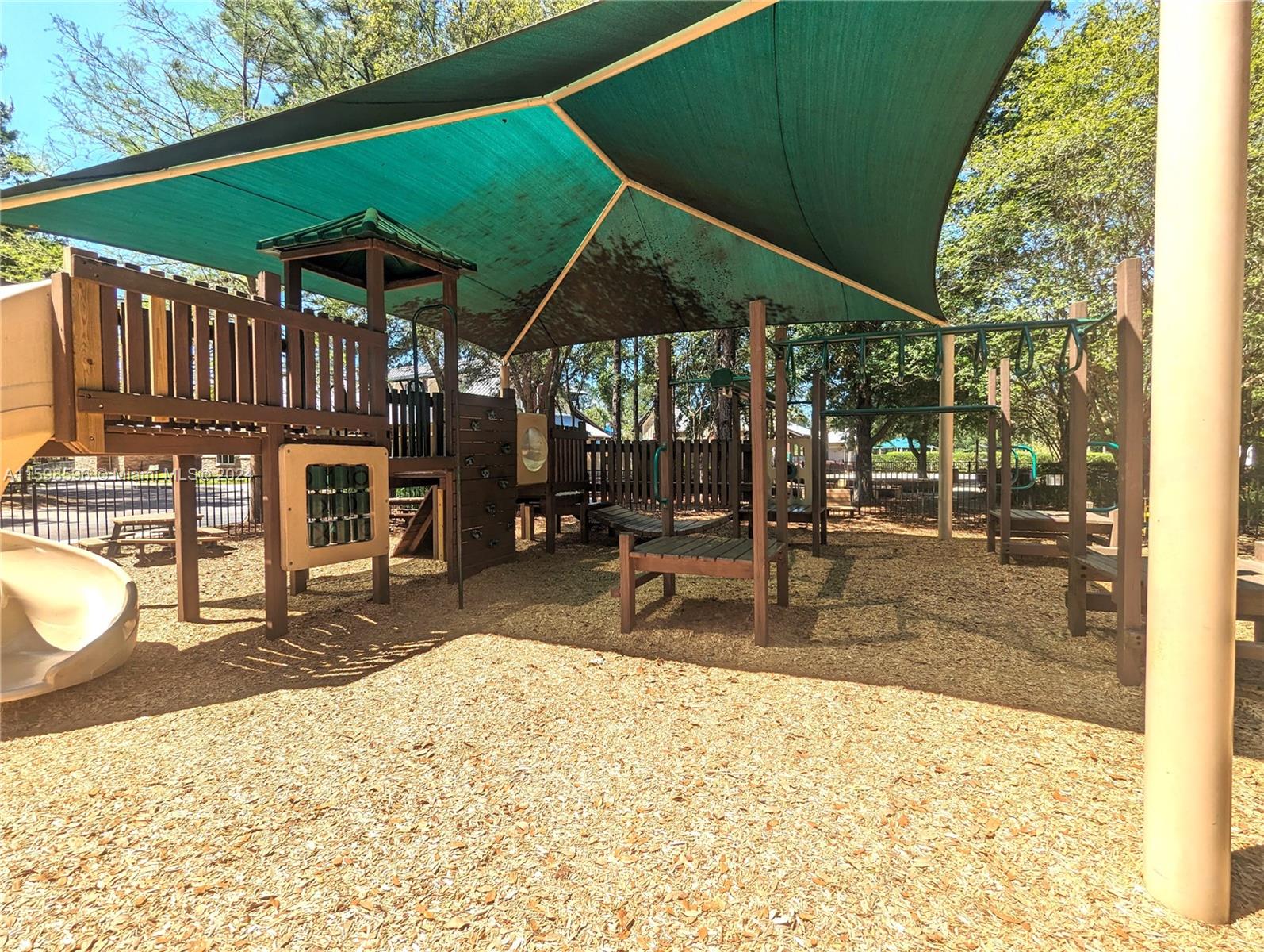 308 Silver Glen Property Photo 38