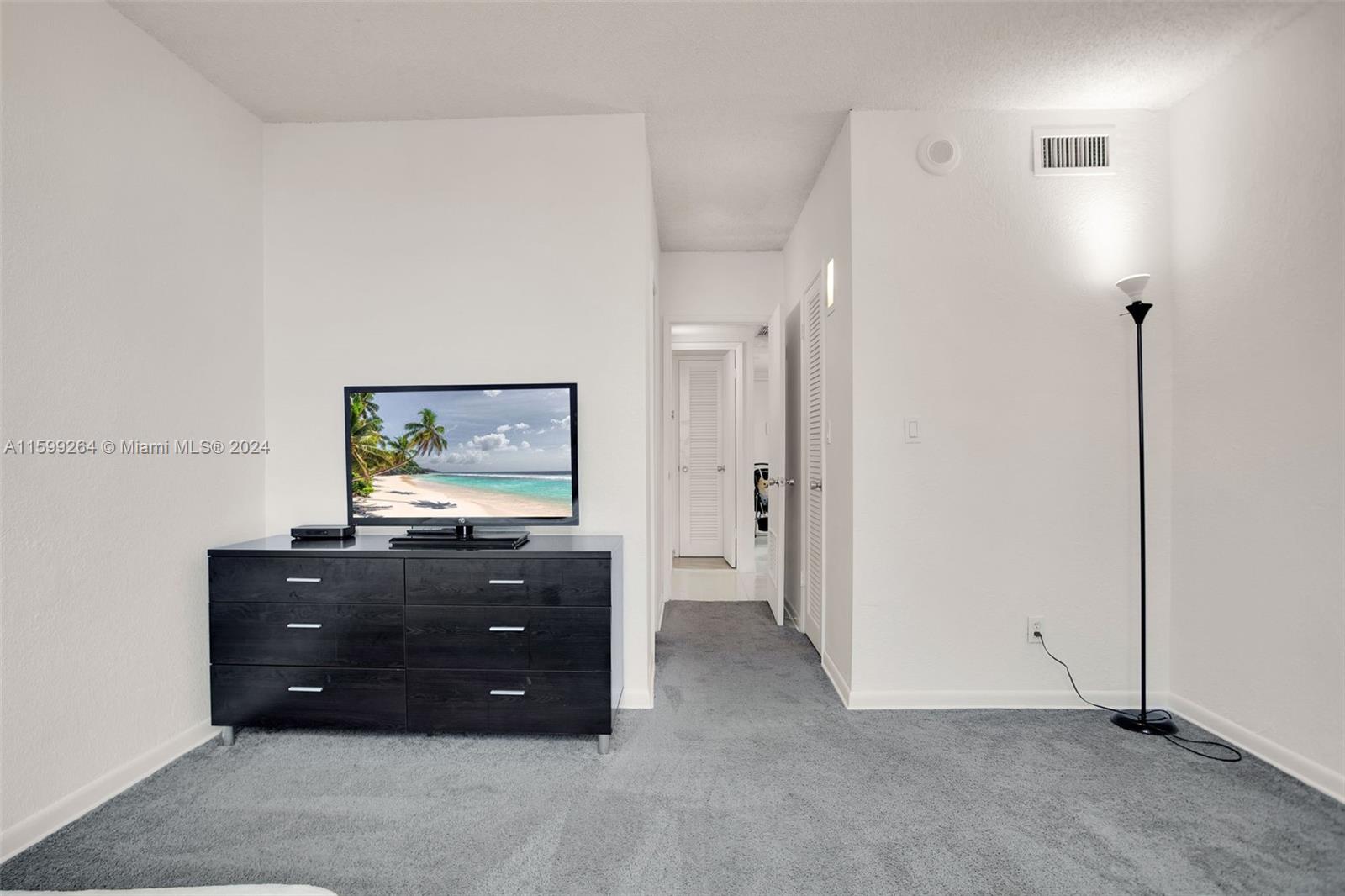 19370 Collins Ave 1125 Property Photo 9