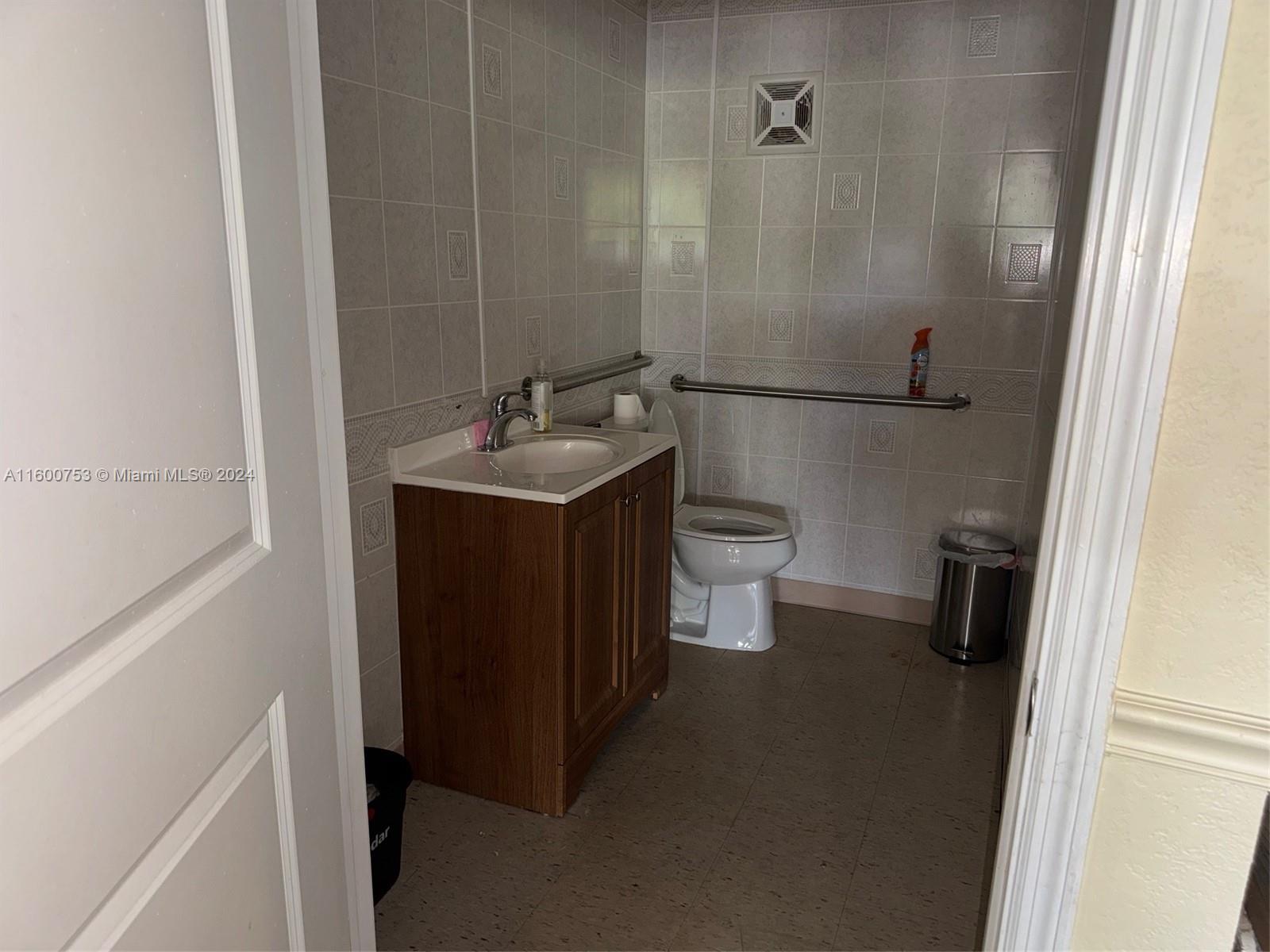 8322 W Oakland Park Blvd 8322-8324 Property Photo 7