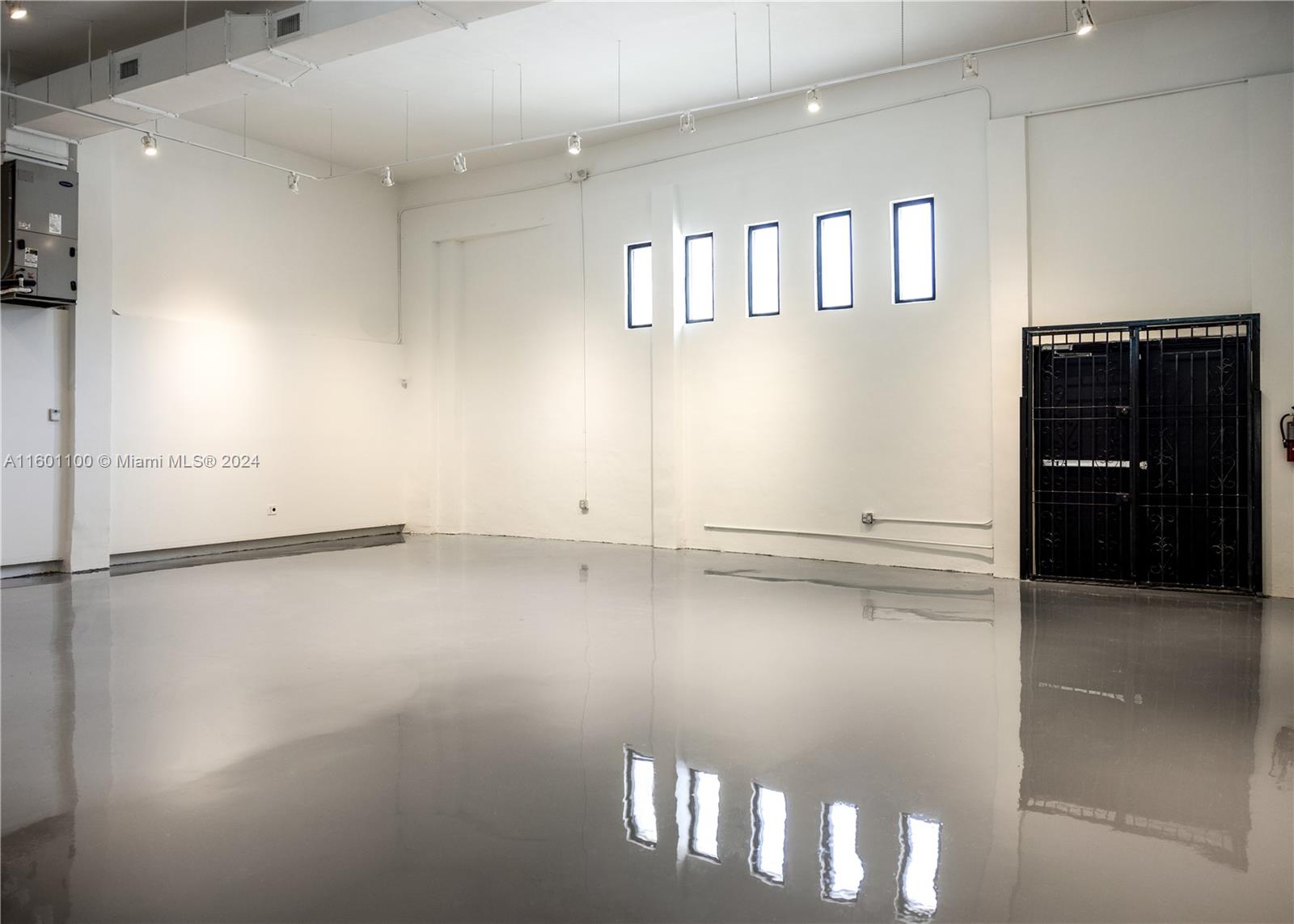A11601100 Property Photo 1