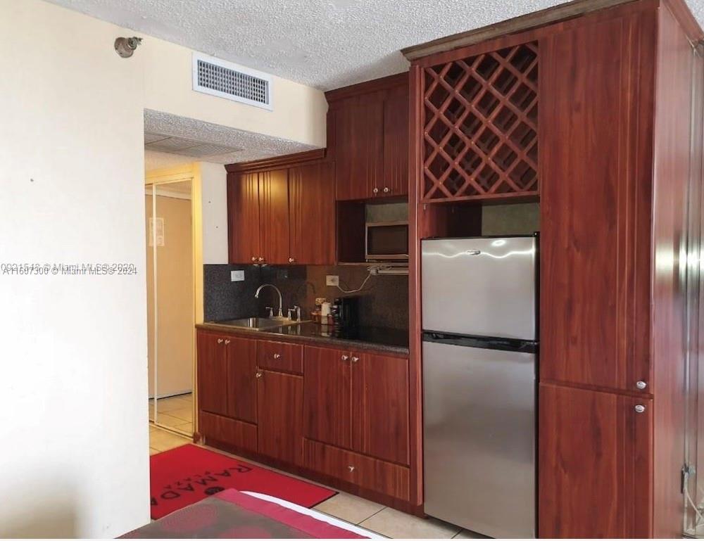 19201 Collins Ave 428 Property Photo 1